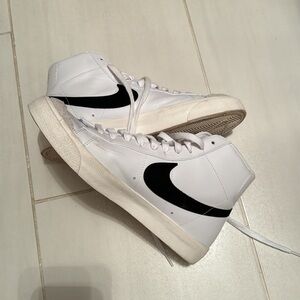Nike Blazers Mid 77 women’s 11 / men’s 9